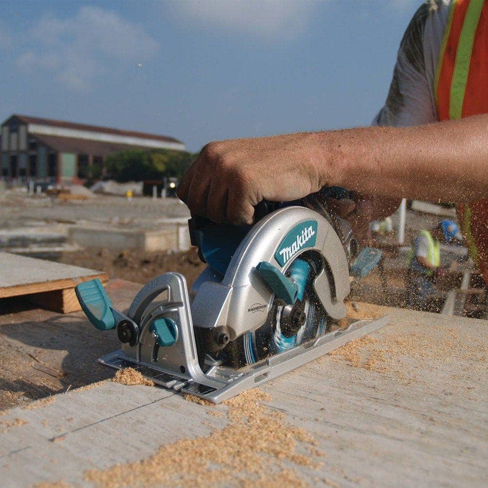 Skil 7-1/4 inch Corded Magnesium Hypoid Saw - John Pierce Auto Care