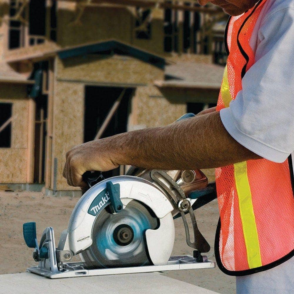 Skil 7-1/4 inch Corded Magnesium Hypoid Saw - John Pierce Auto Care